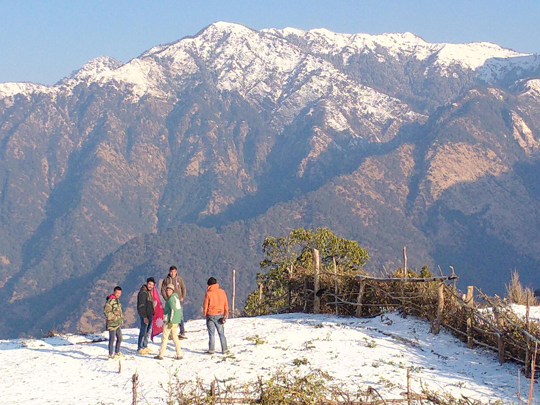 मनै लोभ्याउने महावु लेकको हिउँ (फोटोफिचर)